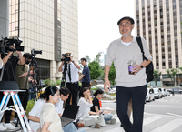 “청문회 피하지 않을 것” 홍명보 감독 이미 귀국, 정몽규 전 회장과 30일 동반 참석…‘서민위 고발’ 경찰 조사까지 임한다