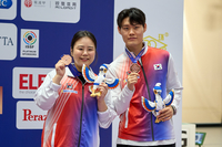 사격 김보미-홍수현, 항저우 월드컵 첫날 10m 공기권총 혼성단체 동메달…금·은 모두 중국