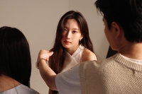 어딘가 빠져들 것 같은 아련한 눈빛… 문가영, 신비로운 분위기 발산