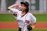 하지원이 던지자 ‘80년만의 대기록’…빅리그 연승요정 등판에 ‘보스턴 15연승’