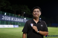 3년만 U-18 챔피언십 우승 이끈 매탄고 정영춘 감독 “한 발 더 뛰고 희생하는 마음 생겨, ‘매탄병’ 이제 없죠”[현장인터뷰]