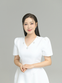 무대 내려와 마을회관으로…송가인, 농촌 예능 부회장 됐다