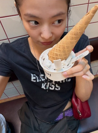 ‘쉬는 날엔 방해받기 싫어’…제니, 노출 의상 벗고 드러낸 ‘진짜 일상’