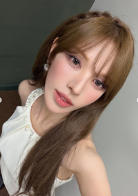 ‘턱선·쇄골이 이렇게 선명했나’…웬디, 가느다란 팔·다리에 한층 핼쑥해진 얼굴