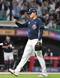 [포토]승리에 기뻐하는 두산 이영하