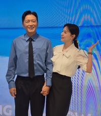 진태현, ‘이숙캠’ 일방 하차 아픔 딛고 기쁜 소식...아내 박시은과 동반 MC 발탁