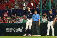 최민석 조기 강판? 베어스는 만회합니다! ‘2:1→2:3→3:3→5:3’ 두산, SSG 꺾고 위닝시리즈 [SS문학in]