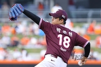 ‘2.5G 차’ 9·10위 맞대결! ‘SSG전 첫 등판’ 박준현 향한 설 감독 “잘 던지다 흔들려…노련함 더 필요” [SS고척in]