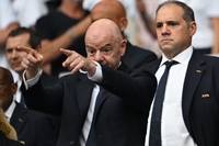 인판티노 회장 ‘만행’에 브레이크, UEFA 보이콧 불사 “FIFA 대회 지분 이전 단호히 거부, 월드컵은 매물 아니다”