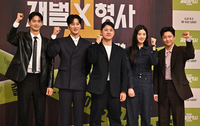 [포토] 파이팅 외치는 ‘재벌X형사 2’ 감독과 배우들