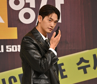 [포토] 강상준, 가죽 점퍼로 형사 룩 완성