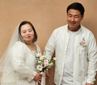 “서류도 안 썼는데?” ‘한지민 언니’ 서은혜, 결혼 1년 만에 이혼설…뽀뽀로 반박