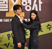 [포토] 정은채 ‘안보현 멱살 잡고’
