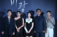 [포토] 포토타임 갖는 ‘비광’ 배우들