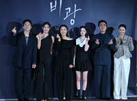 [포토] 하트 포즈 ‘비광’ 감독과 배우들