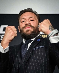 맥그리거, ACL 수술 성공적… UFC ‘찐막’ 경기 치르나