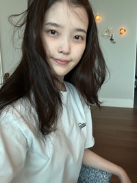 “오랜만이야”…아이유, ‘이관개방증 악화 고백’ 후 첫 근황 [★SNS]