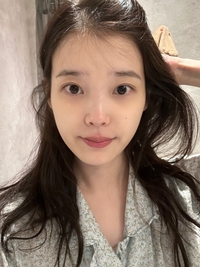 “오랫만”...‘치료 전념’ 아이유, 한결 편안해진 미소로 전한 반가운 안부