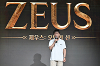 [포토] ‘제우스:오만의 신’ 쇼케이스에서 인사하는 남재관 컴투스 대표