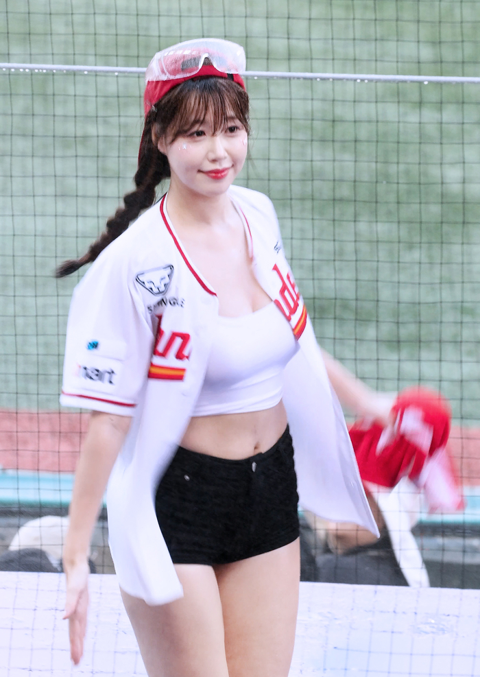 ‘물에 흠뻑, 폭염에 흠뻑’ 김도아 치어리더...9일까지 프로야구 모든 경기 휴식 [SS클립영상]