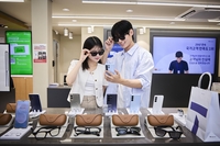 “스마트폰 다음은 AI 안경”…이통 3사, ‘레이밴 메타’로 차세대 기기 격돌 [SS포커스]