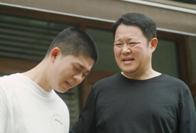 17억 빚 “제주도 도피”…그리, 몰래 친모 생활비 챙긴 ‘속 깊은 아들’
