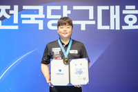 두 번 연속 10대 후배와 결승서 만난 ‘세계 1위’ 조명우 이번엔 이변 허락하지 않았다…송윤도 꺾고 당구연맹회장배 3쿠션 7년 만에 정상 복귀