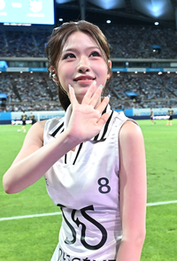 [포토]미소와 함께 손인사 보내는 리센느 제나
