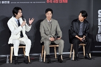 [포토]사회자의 질문에 답하는 이민호-박해일-유해진