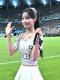 [포토]리센느 원이, 상큼 손인사