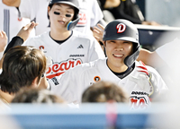 [포토]3점포 두산 박준순, 다시 리드!
