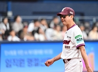 [포토]9회초 위기 맞은 키움 설종진 감독