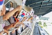 렛츠런파크 서울에 태극기 물결…독립유공자 후손과 광복절 기념 경주