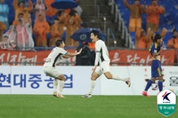 떠났으면 어쩔 뻔, 올시즌 가장 중요한 승리 선물 김동현…강원 후반기 이끌 히든카드 [플레이어 오브 더 라운드㉓]