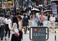 “명품 쇼핑은 옛말”…외국인 관광객, 성수서 찜하고 K-패션·K-푸드 쓴다