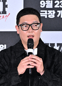 [포토]‘타짜: 벨제붑의 노래’ 출연 소감 밝히는 김민화