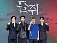 [포토]김홍선 감독과 ‘들쥐’의 주역들