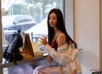 “곧 50세라고?” 김사랑, 방송서 안 보이더니…뉴욕서 포착된 놀라운 ‘미모’
