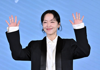 [포토]두 손 들어 인사하는 전도연
