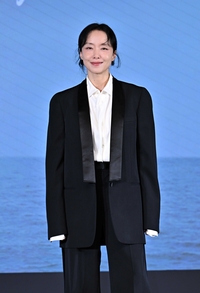[포토]깔끔하게 멋낸 전도연