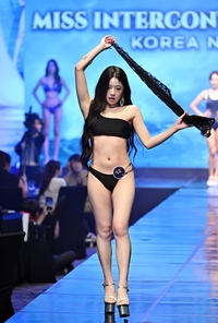 [포터]수영복 자태 뽐내는 위너 김아인