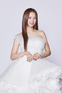 걸그룹 보컬 퀸의 변신? 솔지, 생애 첫 트로트 싱글로 출사표