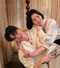 엄마와 아들 맞아? 윤세아·송강, 나이 잊은 동안 비주얼로 전한 케미