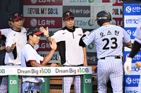 ‘90분 우천 중단’ 끝 승리한 LG…염갈량 “오락가락한 날씨서 선수들 집중력 발휘” [SS사직in]