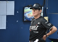 ‘또 최소 볼넷 1위’ 다 강철매직 ‘작품’인데…“강속구 투수가 없어서 그래” 너스레 [백스톱]
