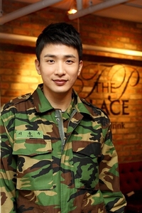 ‘푸른거탑’ 故 이용주, 갑작스러운 별세 ‘눈물의 추모 물결’