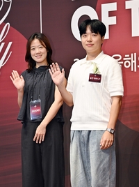 [포토]올해의 브랜드 대상 수상하는 ‘놀면 뭐하니’ 제작진