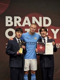 김원훈 수상에 홀란이 축하를? 숏박스 2관왕 현장 사진에 발칵