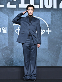 [포토] 우도환 ‘각 잡힌 경례’