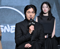 [포토] 답변하는 정우성